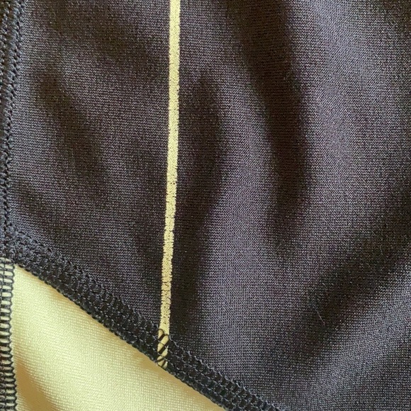 Under Armor compression heatgear leggings - Picture 6 of 6